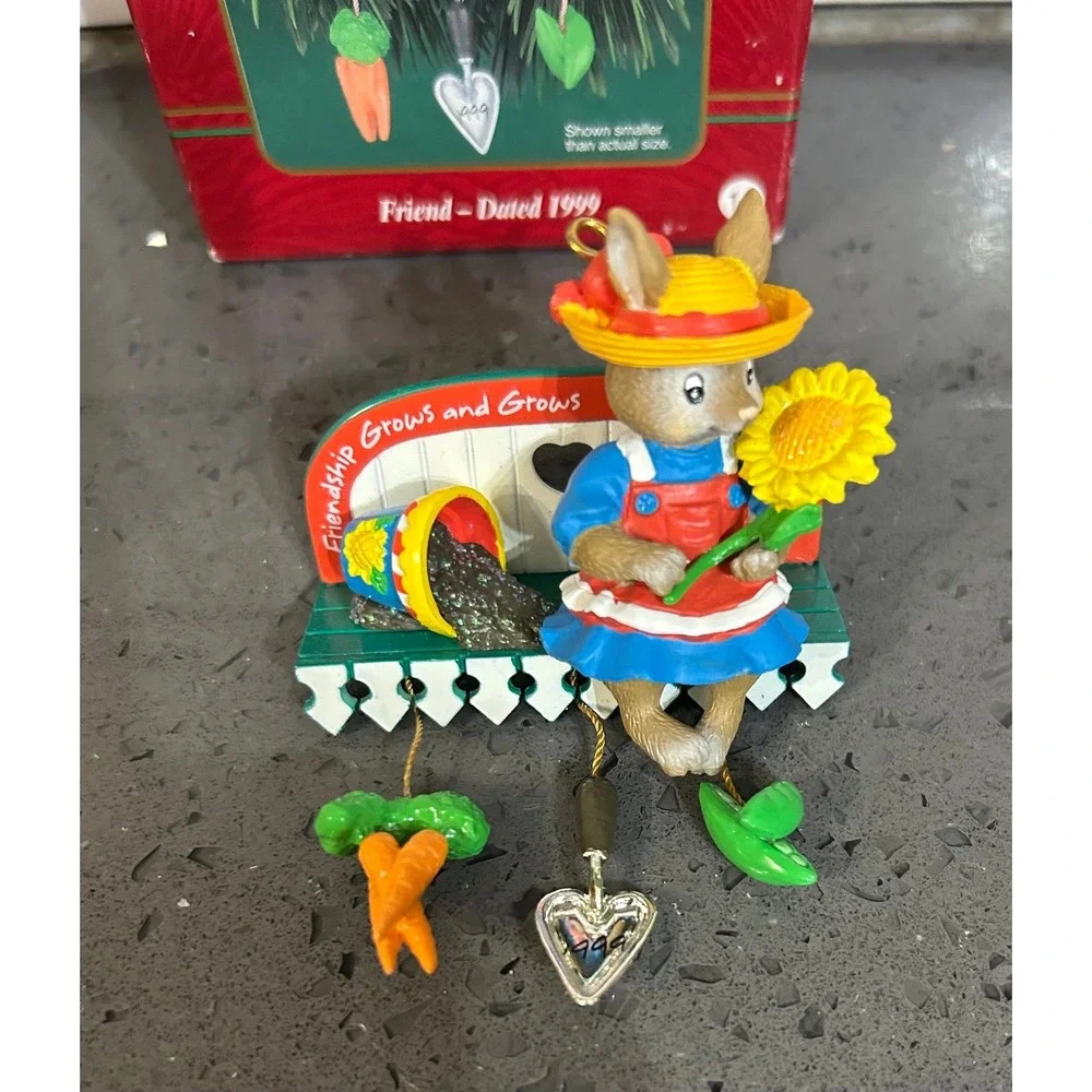 Vintage Carlton Cards 1999 Friendship grows Bunny Garden Ornament w/box